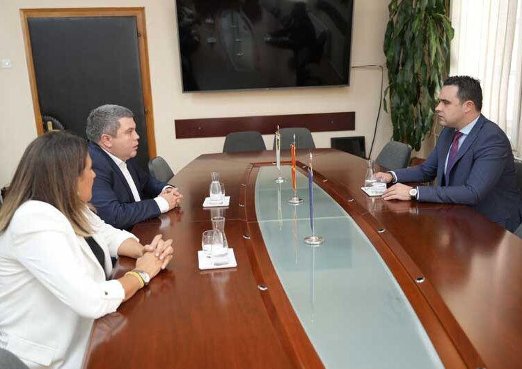 Заменик претседателот на Владата, Бојан Маричиќ и министерката за труд и социјална политика, Јована Тренчевска во посета на Струмица