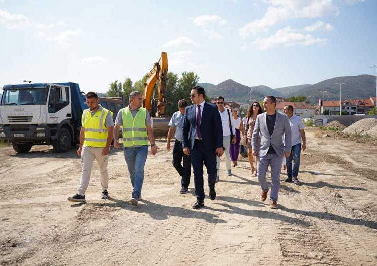 По вчерашните обвинувања градоначалникот Костадинов денеска на новиот Булеварски мост – „Овде сме на терен за да видиме дека мостот е 100% завршен“