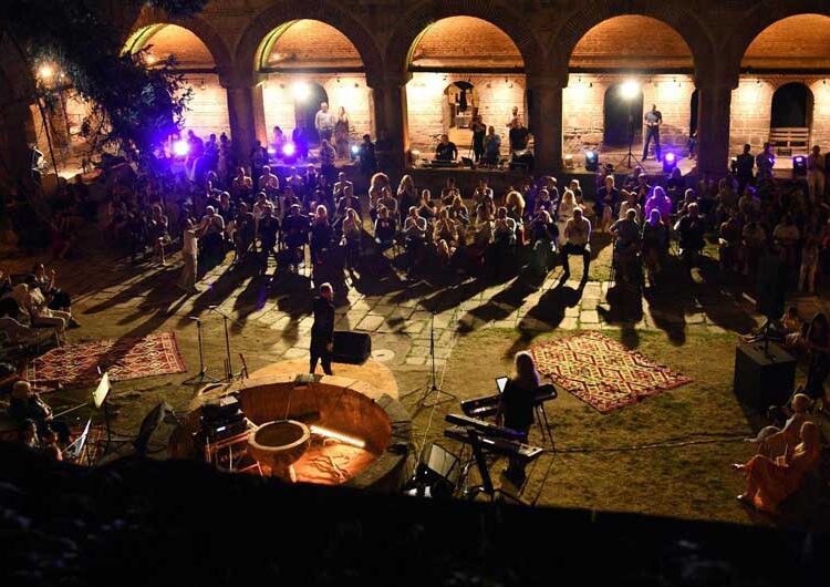 Васил Гарванлиев синоќа одржа концерт во Куршумли Ан во Скопје, утре и во Струмица