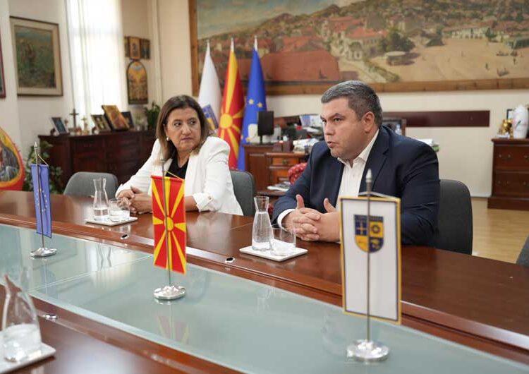 Заменик претседателот на Владата, Бојан Маричиќ и министерката за труд и социјална политика, Јована Тренчевска во посета на Струмица