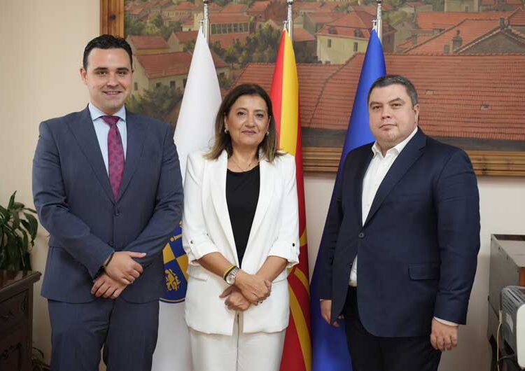 Заменик претседателот на Владата, Бојан Маричиќ и министерката за труд и социјална политика, Јована Тренчевска во посета на Струмица