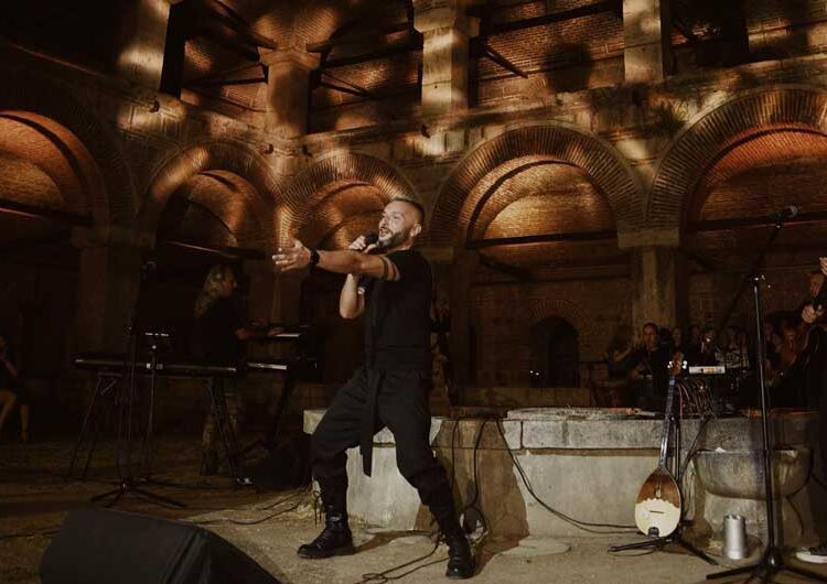 Васил Гарванлиев синоќа одржа концерт во Куршумли Ан во Скопје, утре и во Струмица