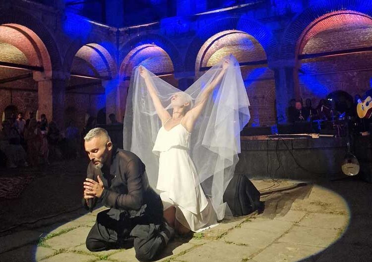 Васил Гарванлиев синоќа одржа концерт во Куршумли Ан во Скопје, утре и во Струмица