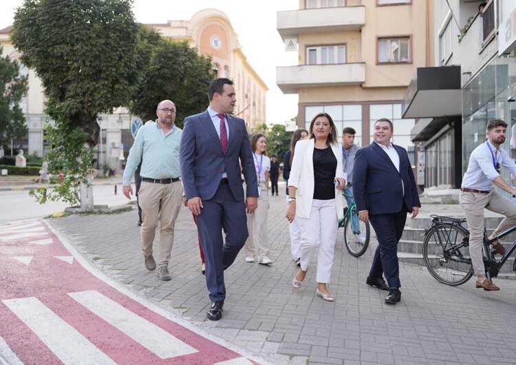 Заменик претседателот на Владата, Бојан Маричиќ и министерката за труд и социјална политика, Јована Тренчевска во посета на Струмица