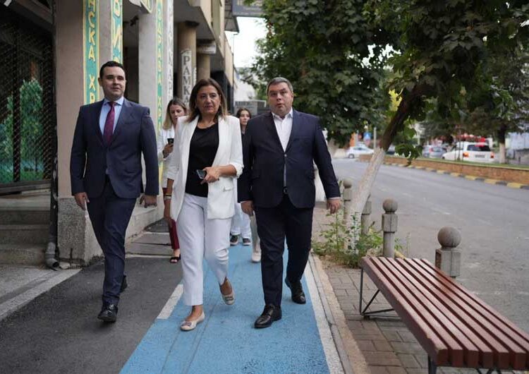 Заменик претседателот на Владата, Бојан Маричиќ и министерката за труд и социјална политика, Јована Тренчевска во посета на Струмица