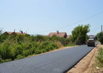 Се асфалтираат улици во Градашорци