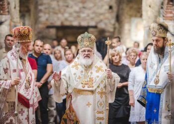 Митрополитот од Грција г. Дамаскин денеска служеше и во храмот „Покров на Пресвета Богородица и Св. Леонтиј“ во Водоча