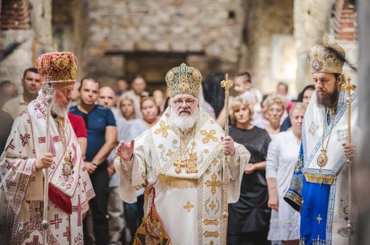 Митрополитот од Грција г. Дамаскин денеска служеше и во храмот „Покров на Пресвета Богородица и Св. Леонтиј“ во Водоча