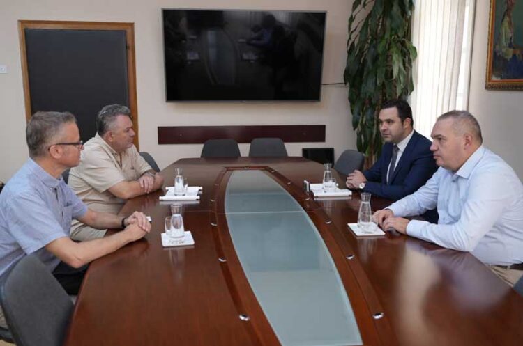 Шефот на Мониторинг одделот при мисијата на ОБСЕ на средба со струмичкиот градоначалник Костадинов