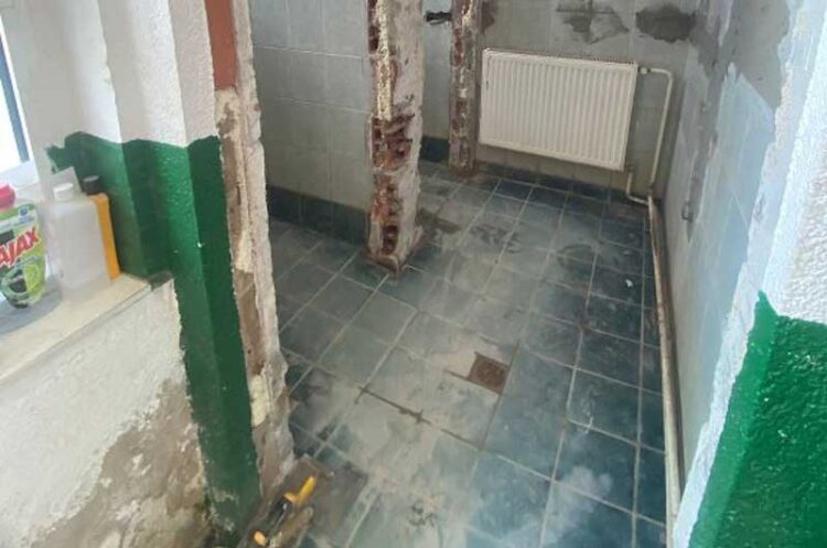 Се реновираат тоалетите во ООУ „Атанас Нивичански“ во Нова Маала