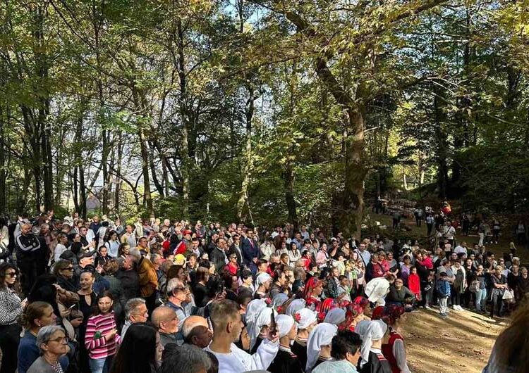 Мирисот на печениот костен пак се почуствува под падините на Беласица кај Смолари