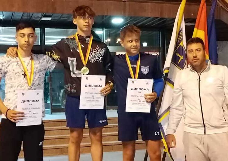 Во Струмица се одржаа традиционалните Ноќни крос трки на кои учествуваа над 500 основци и средношколци