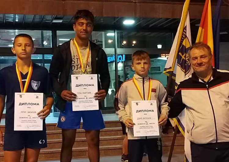 Во Струмица се одржаа традиционалните Ноќни крос трки на кои учествуваа над 500 основци и средношколци