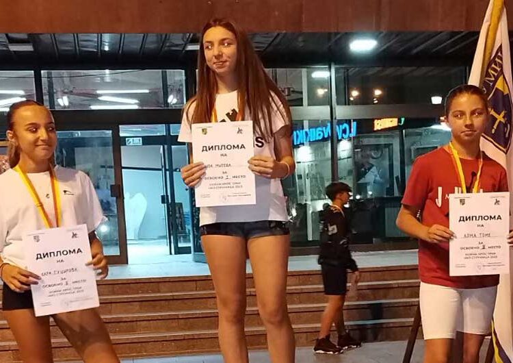 Во Струмица се одржаа традиционалните Ноќни крос трки на кои учествуваа над 500 основци и средношколци