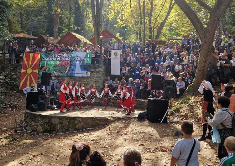 Мирисот на печениот костен пак се почуствува под падините на Беласица кај Смолари