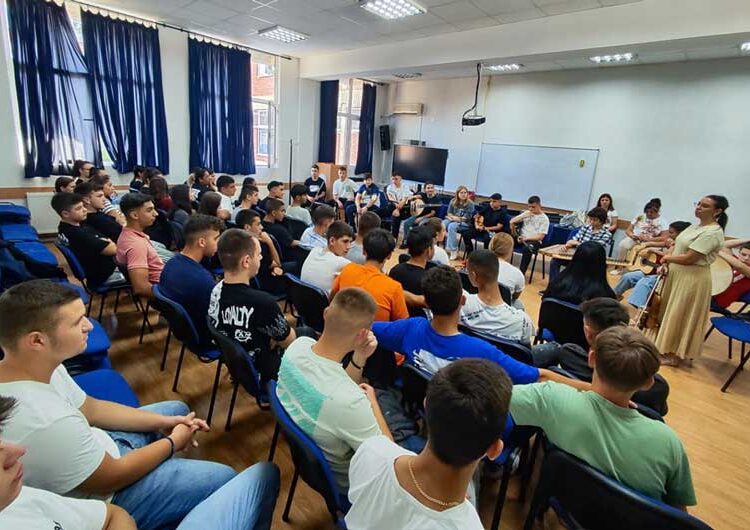 Учениците од Струмица се запознаа со староградската музика и инструменти – проект на Елеуса Фондација
