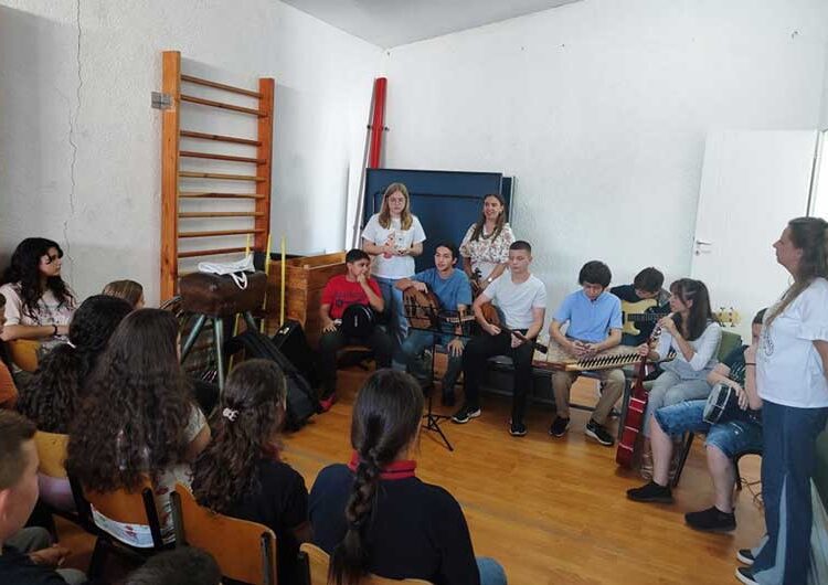 Учениците од Струмица се запознаа со староградската музика и инструменти – проект на Елеуса Фондација