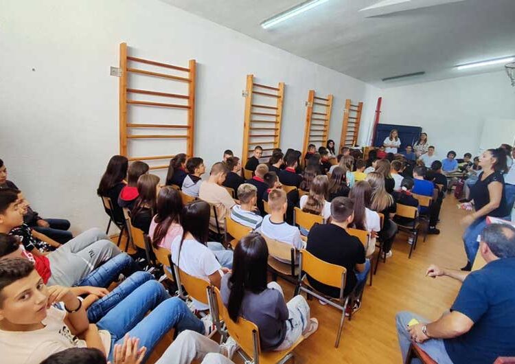 Учениците од Струмица се запознаа со староградската музика и инструменти – проект на Елеуса Фондација