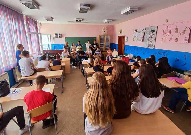 Учениците од Струмица се запознаа со староградската музика и инструменти – проект на Елеуса Фондација