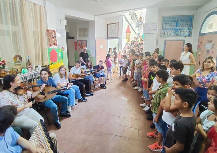 Учениците од Струмица се запознаа со староградската музика и инструменти – проект на Елеуса Фондација