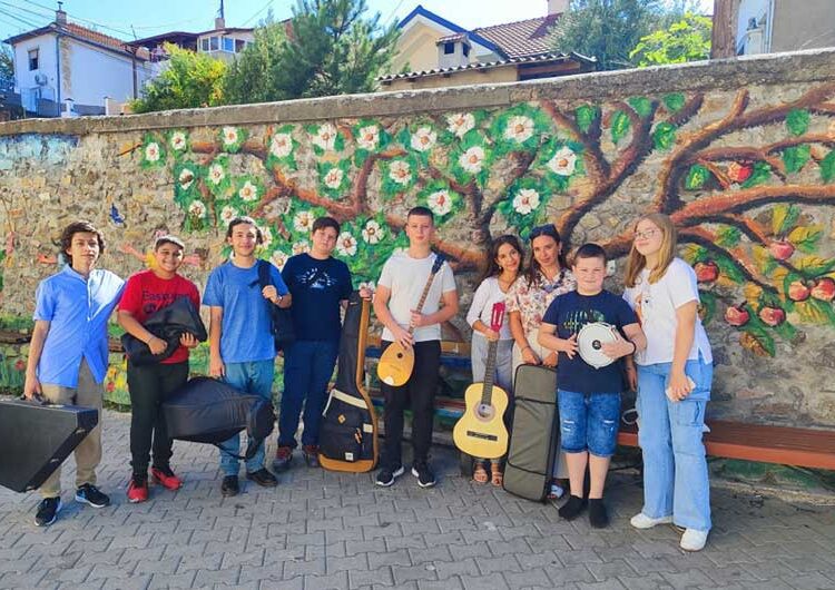 Учениците од Струмица се запознаа со староградската музика и инструменти – проект на Елеуса Фондација