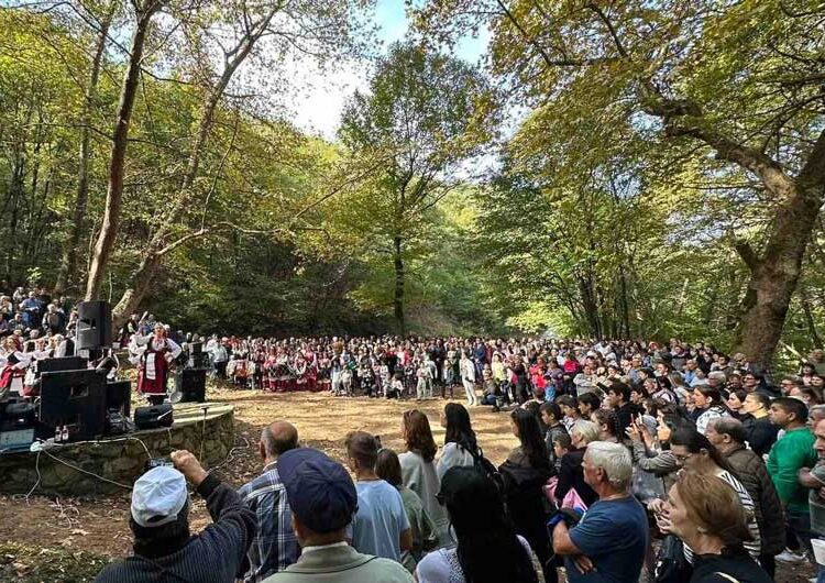 Мирисот на печениот костен пак се почуствува под падините на Беласица кај Смолари