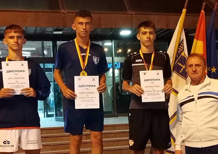 Во Струмица се одржаа традиционалните Ноќни крос трки на кои учествуваа над 500 основци и средношколци