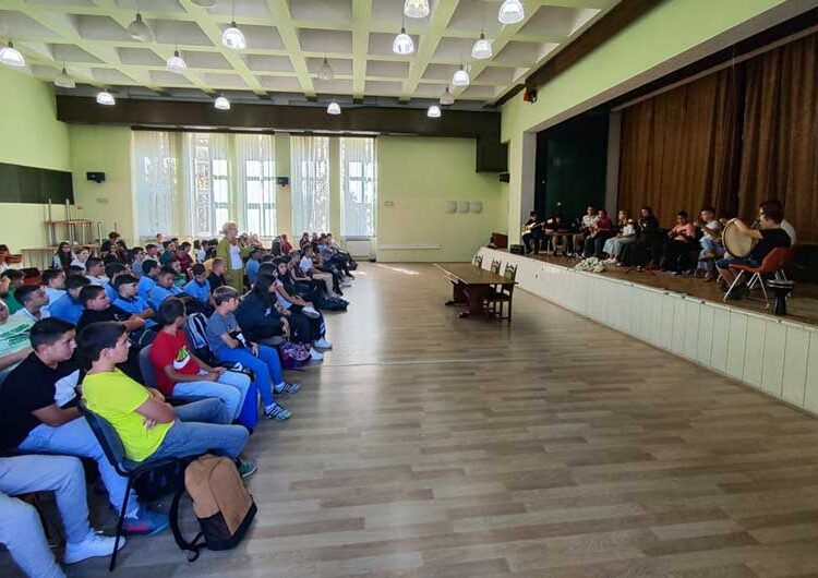 Учениците од Струмица се запознаа со староградската музика и инструменти – проект на Елеуса Фондација