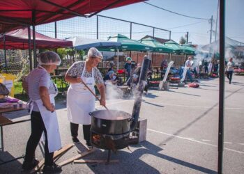 Дваесеттина домаќини/ки испекоа околу 500 килограми црвена пиперка, направија домашен ајвер на „Ајверијада 2023“