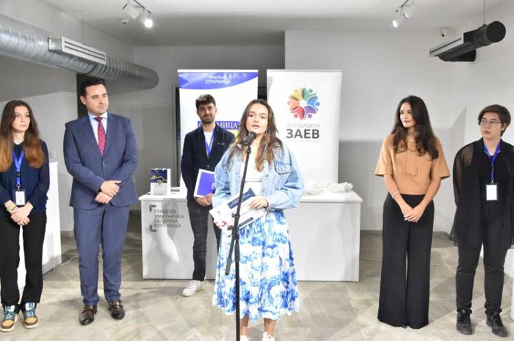 Доделени стипендии за талентирани основци и средношколци во општина Струмица