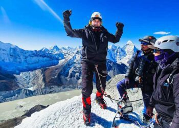 Македонската експедиција во која е и струмичанецот Благој Ѓузелов се искачи на врвот Ајланд Пик на Хималаите