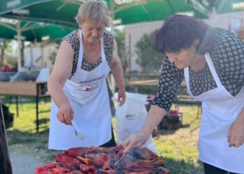 Од утрово во Босилово се прави ајвер – почна Манифестацијата „АЈВЕРИЈАДА 2023“