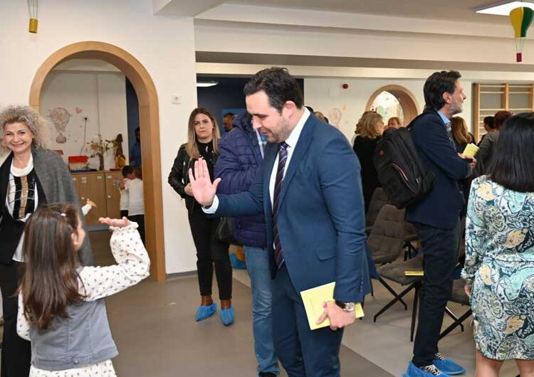 Детската градинка „Виножито“ денеска прослави 1 година од отворањето – дечињата направија весела претстава, а имаше и голема торта