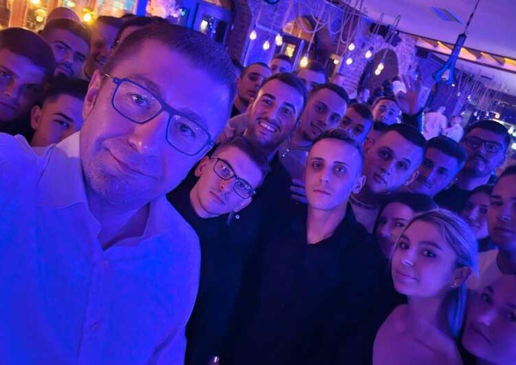 Лидерот на ВМРО-ДПМНЕ, Христијан Мицкоски имаше средби со жители на Струмица и Банско