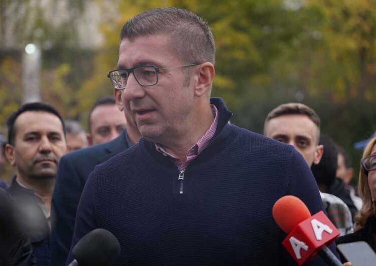 Лидерот на ВМРО-ДПМНЕ, Христијан Мицкоски имаше средби со жители на Струмица и Банско