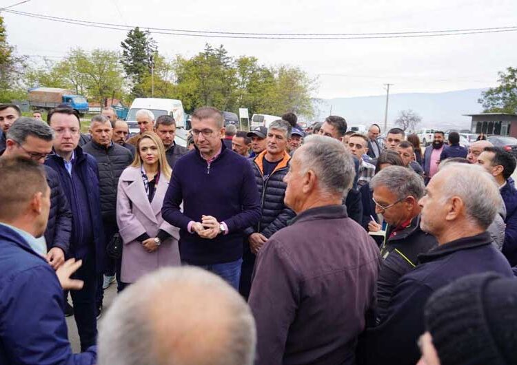 Лидерот на ВМРО-ДПМНЕ, Христијан Мицкоски имаше средби со жители на Струмица и Банско