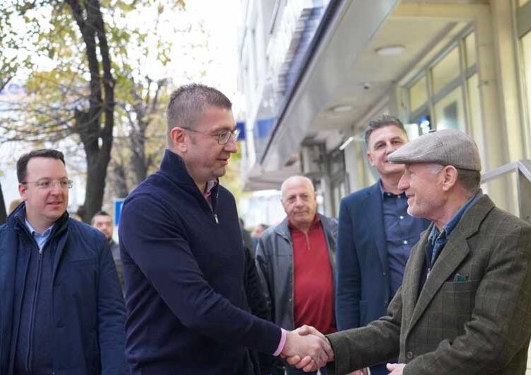 Лидерот на ВМРО-ДПМНЕ, Христијан Мицкоски имаше средби со жители на Струмица и Банско