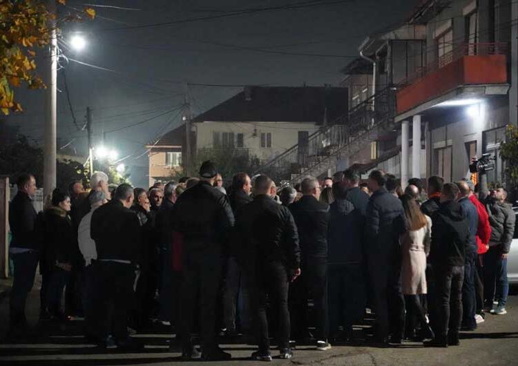 Лидерот на ВМРО-ДПМНЕ, Христијан Мицкоски имаше средби со жители на Струмица и Банско