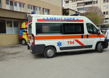 Петнаесет лица со лесни повреди се примени во струмичката болница од сообраќајката кај „Македонска куќа“