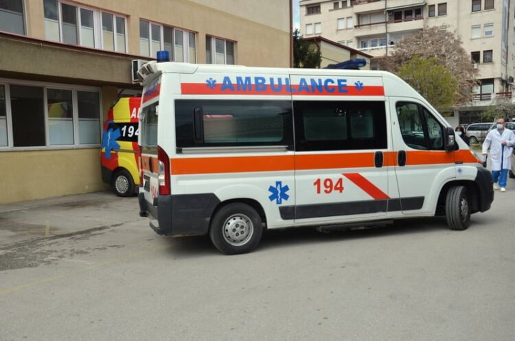 Петнаесет лица со лесни повреди се примени во струмичката болница од сообраќајката кај „Македонска куќа“