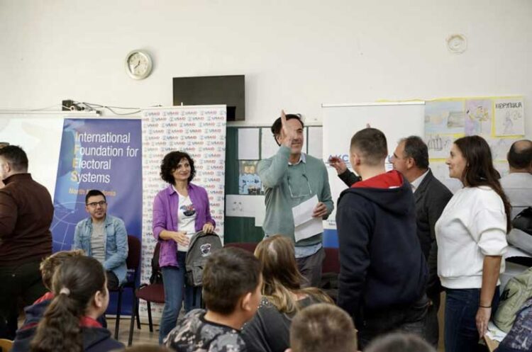 Државната комисија за спречување на корупција со едукативна кампања во училиштето „Св. Кирил и Методиј“ во Дабиље