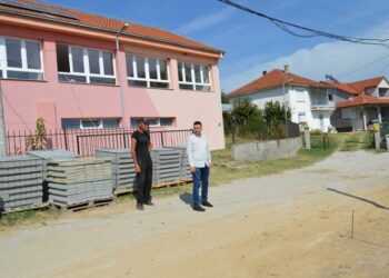 Се уредува центарот на селото Седларци