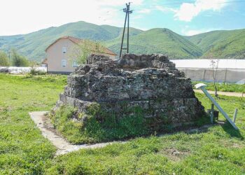 Завод и Музеј Струмица: „Струмин гроб“ во Баница претставува вообичаена фунерарна (погребна) архитектура на локален великодостојник