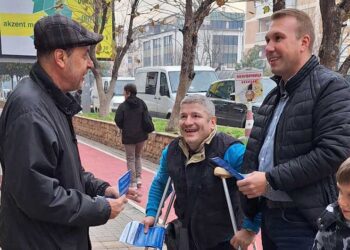 Активисти на Здружението „Размислувај различно“ симболично со средби го одбележаа Денот на лицата со попреченост