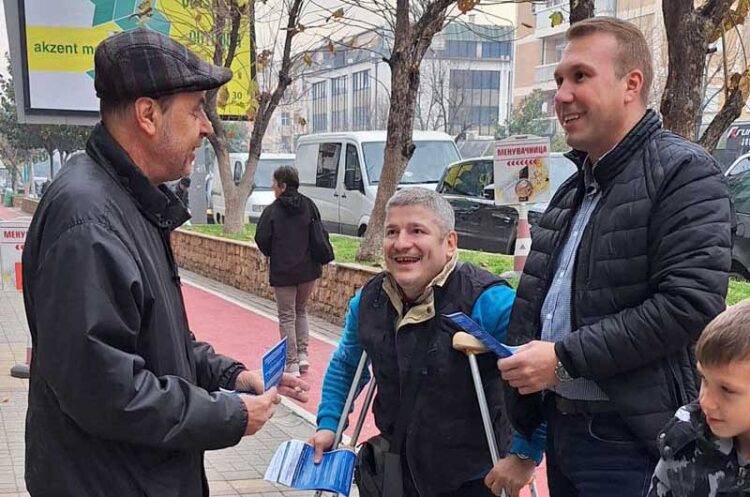 Активисти на Здружението „Размислувај различно“ симболично со средби го одбележаа Денот на лицата со попреченост