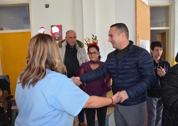 Струмичкото СДСМ подели 100 пакети со прехранбени производи и средства за лична хигиена