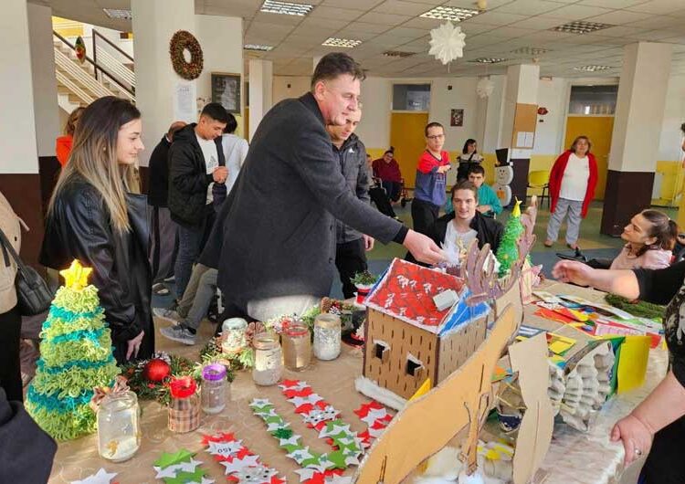 Претседателот на струмичкото ВМРО-ДПМНЕ, Жан Дрвошанов предновогодишно кај штитениците во Банско