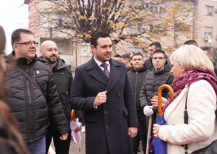 Се обновуваат дрворедите низ градот – младите засадија 150 нови дрвца