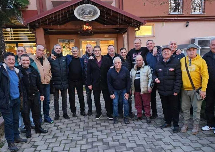 Ветерани одбојкари од Македонија и Бугарија одиграа натпревар во пресрет на празникот на Струмица