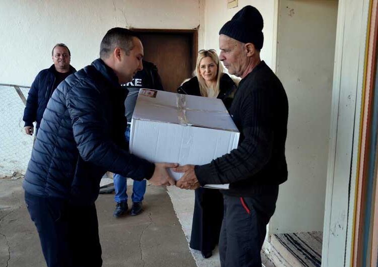 Струмичкото СДСМ подели 100 пакети со прехранбени производи и средства за лична хигиена